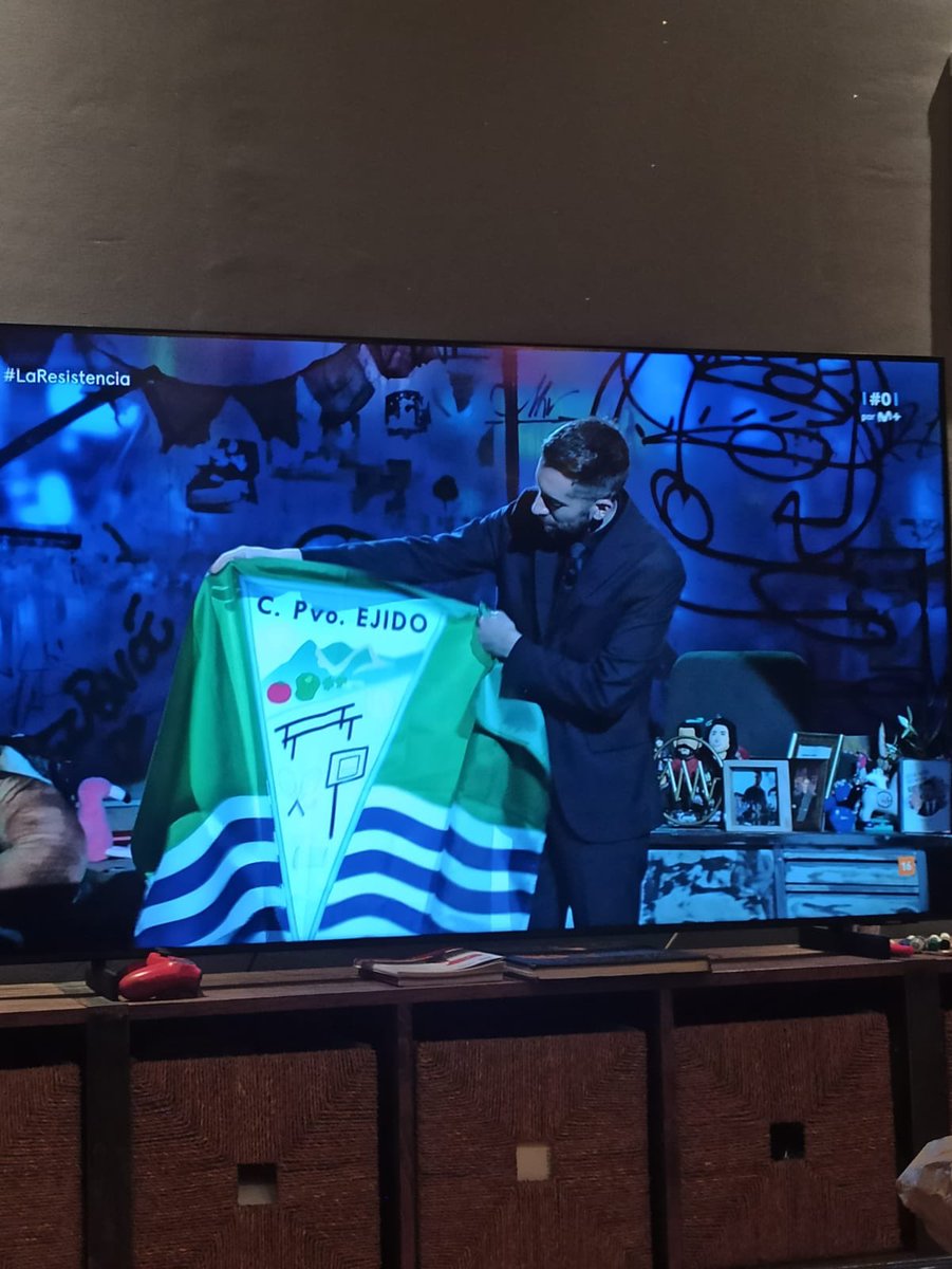 JoseRdz_L's tweet photo. El mejor momento sin duda en 5 años de @LaResistencia!!! Mucho Poli hostiiiiias @davidbroncano @Poli_ElEjido 💙 https://t.co/fzrvSmFjmq