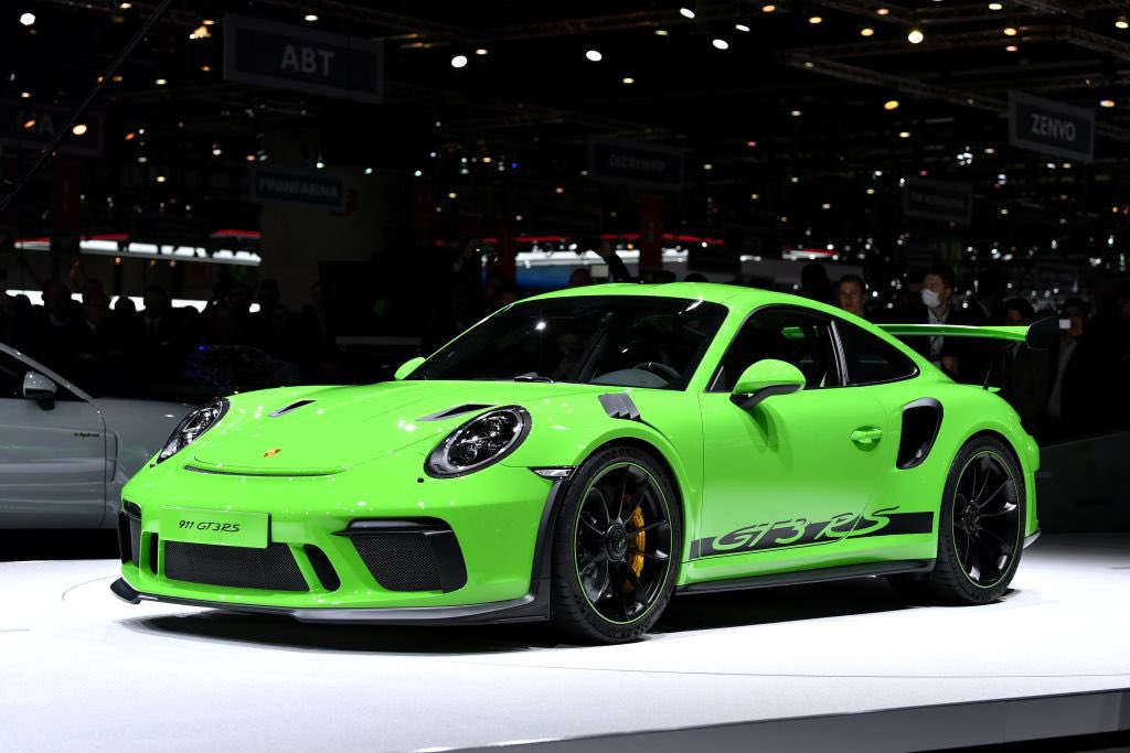 Porsche Is Replacing Gasoline With Air And Water New Efuel Made From Carbon Dioxide And H2O