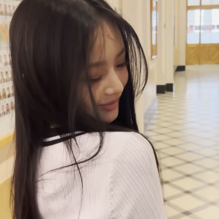 hanni pics (@hannispic) on Twitter photo 