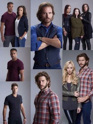 🎄HAPPY HOLIDAYS WOLFPACK!🎄
Everyone have a safe and fun holiday! Howlin a loud Merry Christmas Pups 😍😜🐾🎄🎅🏼🎄
#Bitten #WolfPackPride #MerryChristmas