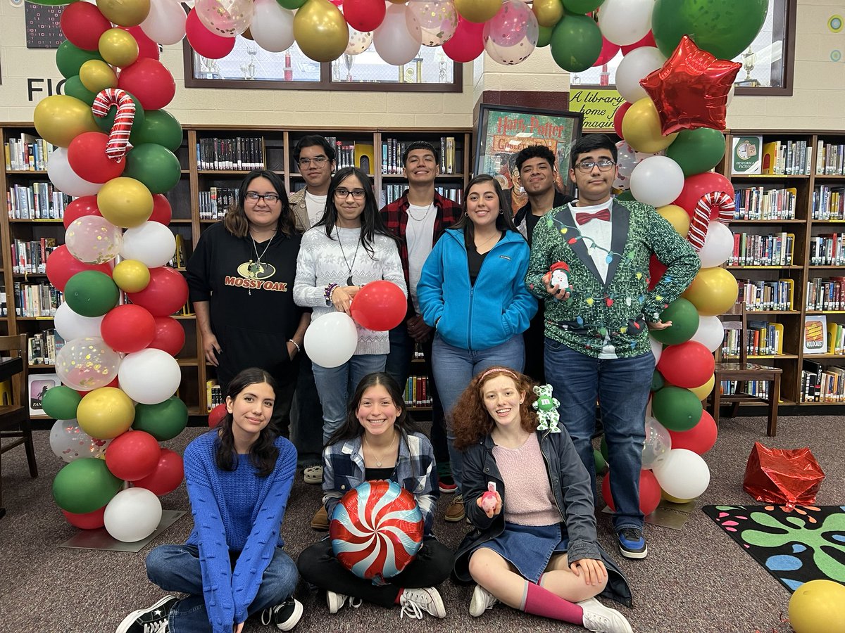 Laura Torres media teacher tweet media