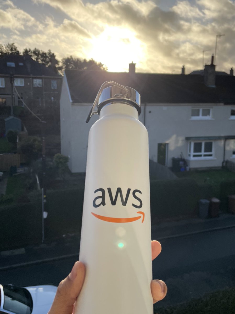 W. Juin Lee tweet media