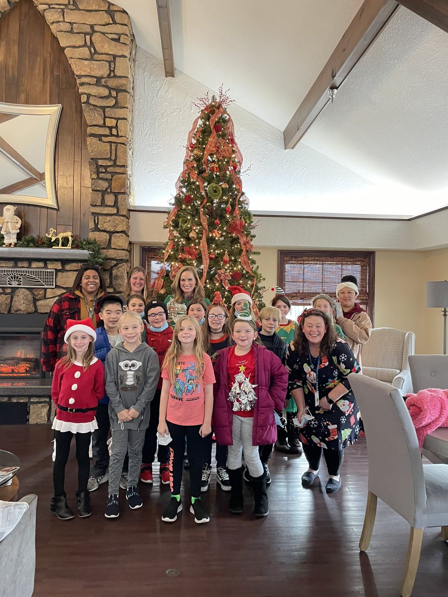 Coach_Brummel's tweet photo. @DHElementary Huskies displayed their generous and caring hearts this holiday season! Our school family donated gifts for Maranatha Village, raised money for those in need and topped off our event with an amazing performance by our Hitmakers. #givingiscaring @officialSPS #joy https://t.co/wPzUibsXA7