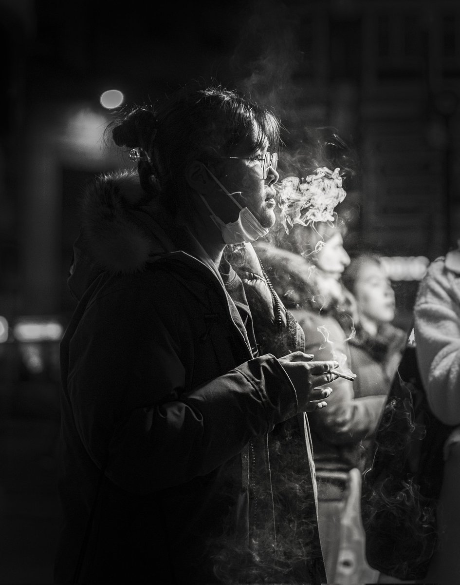 Smoke
.
#streetphotography #mood #manchester #afterdark #ambient #mono