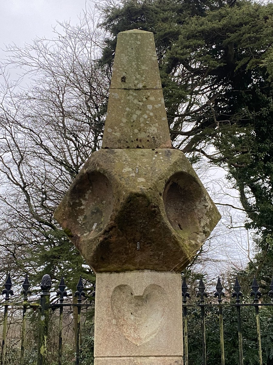 IanHayton's tweet photo. I just went to the bakers and there was an obelisk sundial. #WestKilbride #ScottishSundials #KandyBar #Sundials @Fluffy_LeMonde @MOOC_CS https://t.co/Oh8mnBip5J