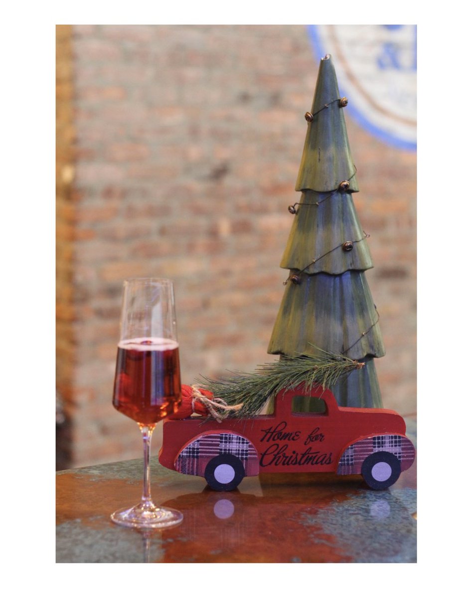 We’re dreaming of a Brick City Christmas 🎄. 

We still have reservations open for our Christmas Eve dinner. Click the link in our bio to book today. 

#marcusbpnewark #downtownnewark #holidays  #christmaseve #lambbolognese #chicken #jerkchicken #caviar #celebration