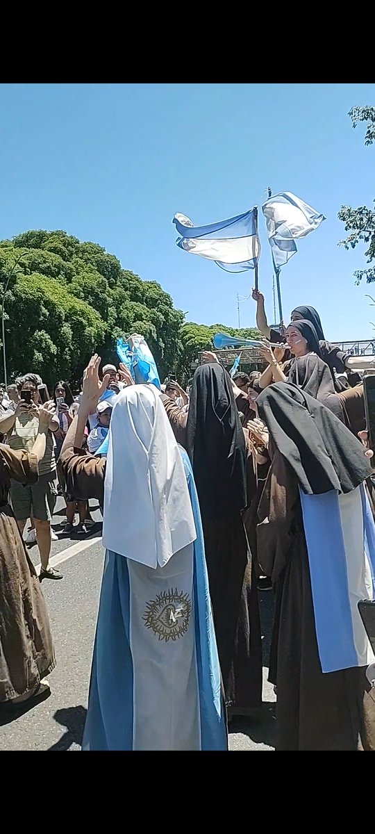 lollevo's tweet photo. @MaariOlivares Nunca pensé que iba a tocar el bombo para que agiten las monjas https://t.co/K2DAcjBVFm