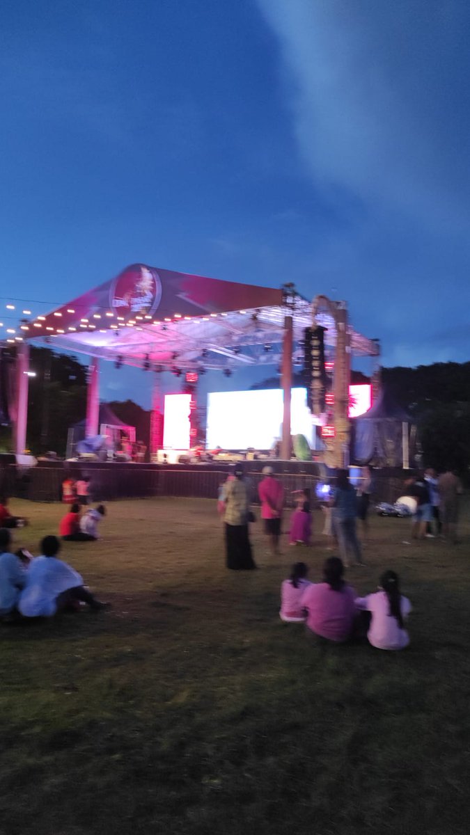 thisiskoya_94's tweet photo. with Marching band✨️💙🌼
#denfest
#denpasarfestival
#Bali https://t.co/3fG3YPIaES
