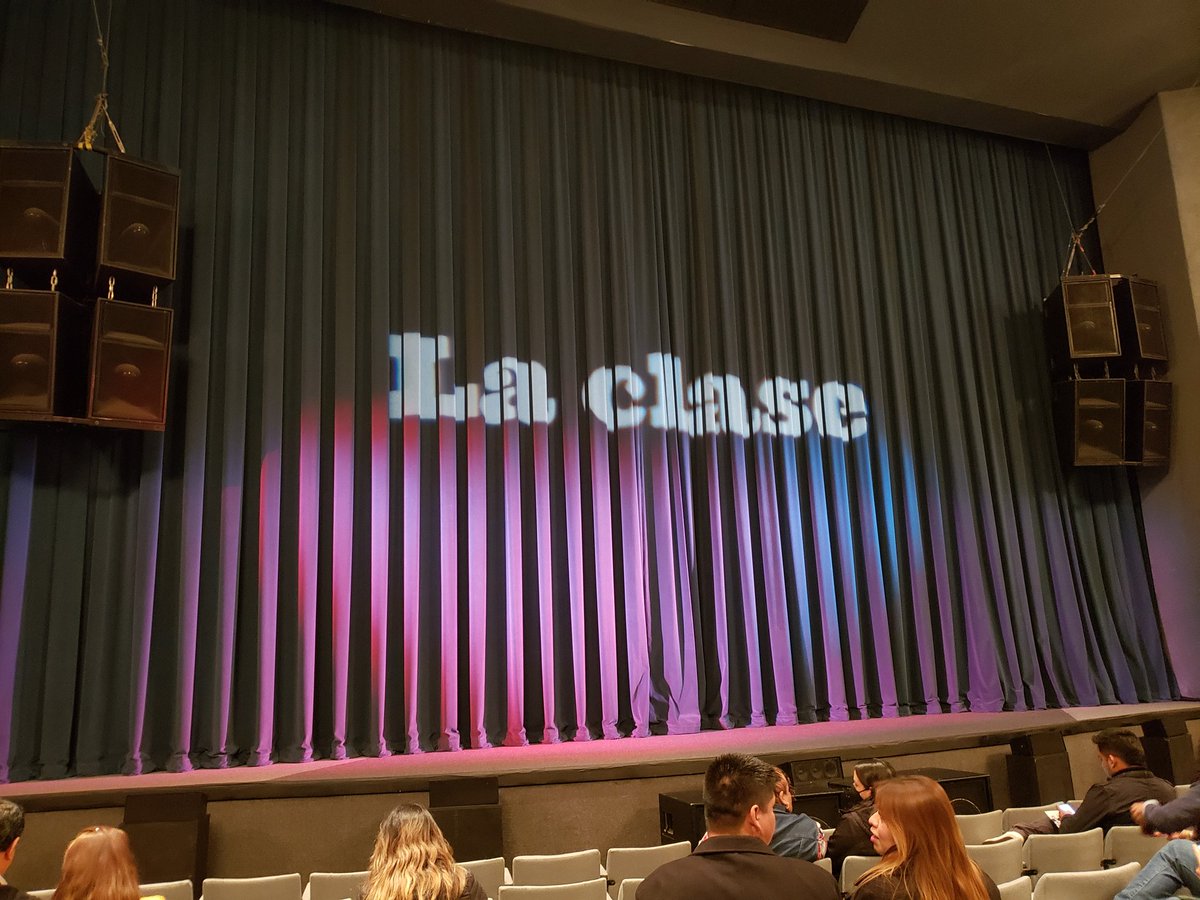 Primera llamada, primera.  <a href="/LaClaseObra/">La Clase Obra</a> está a punto de comenzar.
<a href="/elteatrocdmx/">Cartelera de Teatro</a>