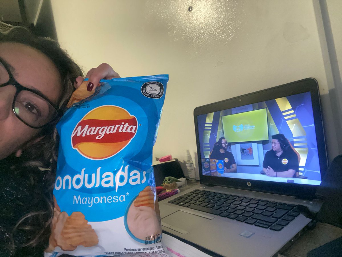 9Angie3's tweet photo. Disfrutando de la sabrosura del fútbol con #PapasMargaritaAtrae @LVPcol @PapasMargarita https://t.co/iUWyrEu6Fp