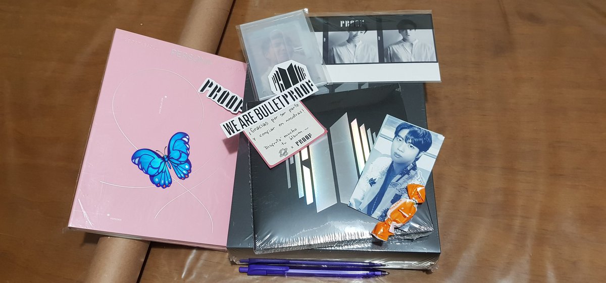 2Jung_'s tweet photo. Al fin pude buscar mi regalito Navidad!!🎁 A mi Santa Claus @BangTucShield gracias!! 🤭

Gracias chicas por el aguante y la paciencia que me tuvieron! Por el bien trato y los lindos detalles que tuvieron! La fotito de Jin 🥺 no pude no emocionarme! 

Soy feliz!! 🥰💜 https://t.co/PM4vpWHHQs