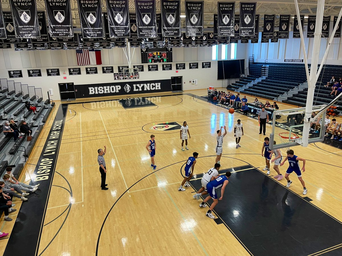 AllieTenny's tweet photo. Six wins for Friar men’s bball in the last two days. Freshmen, JV, and Varsity defeated Cistercian &amp; Van Alstyne and found time to prepare breakfast bags for Dallas homeless inclement weather shelters for this weekend. 

Great way to start Christmas break, Friars! 🖤🏀 https://t.co/VSmua2Ygta