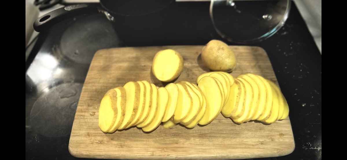 Milva Potatoes.  Hi yielding, full season, incredible taste and clean skin.  Only hit on them is a little egg shaped.  Contact me for me more info.
