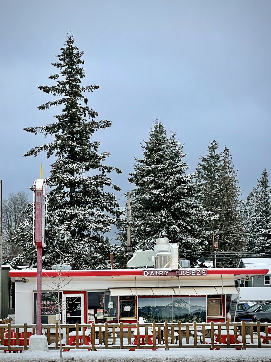 PineyRealm's tweet photo. Here in Twin Peaks, happy winter solstice! It’s a snowy one! 

Sunset will be at 4:18 this afternoon. 24 degrees Fahrenheit right now, around -4 Celsius. 

Everyone, stay safe, stay warm, and have a great day/night! https://t.co/OX9uUDrWZ4