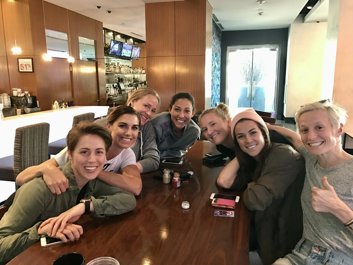 USWNTPlayers's tweet image. Thank you to our 2017 CBA Committee for the diligence and effort off field to make the iniitial strides towards equality for our membership. We appreciate your continued support 🤝

#USWNTPA  #EqualPlayEqualPay