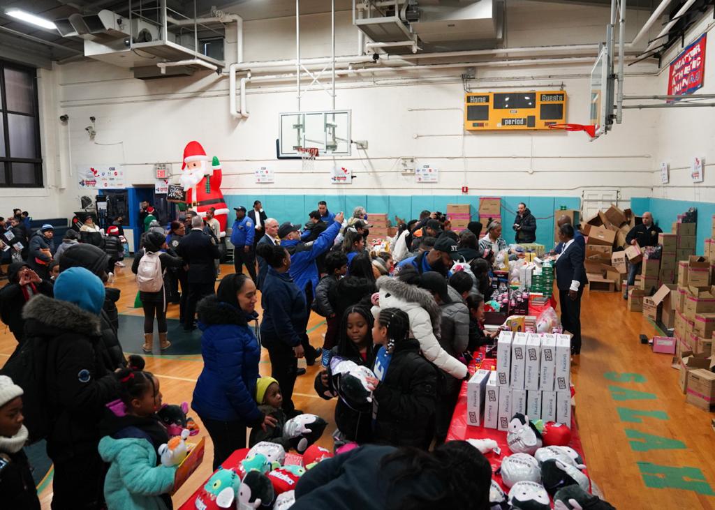 NYPDnews's tweet photo. This afternoon @NYPDPC & @1strcf helped to spread holiday cheer at their toy giveaway in Queens. Hundreds of toys were distributed in a memorable event ensuring no child was without a toy this year. https://t.co/AlfDIuW2tu