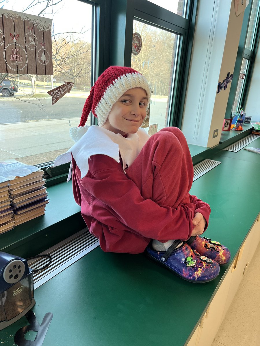 MissRosano's tweet photo. Elf Day!  @Mr_SClay @scofieldmagnet https://t.co/2eBCFYBZpF