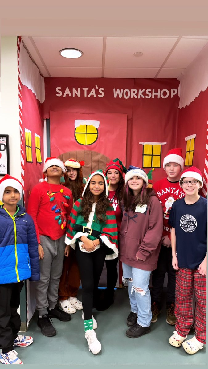 MissRosano's tweet photo. Elf Day!  @Mr_SClay @scofieldmagnet https://t.co/2eBCFYBZpF