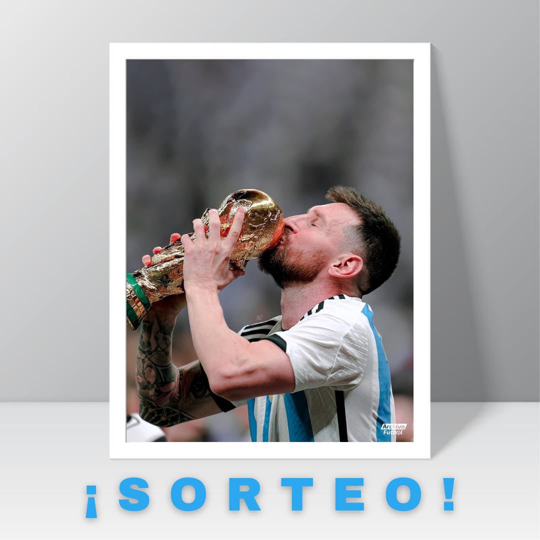 gastihirsch's tweet photo. ¡SORTEO! 🇦🇷🔟

Sorteamos este espectacular cuadro de #Messi con la Copa 🥹🏆

¿Cómo participar? ⬇️

🟦 Seguí a @ArchivoFutbolAR y  @TodaLaPrimeraA.

⬜ Dale like y RT.

🟦 Etiquetá 2 amigos.

⚠️ El ganador será anunciado el 28/12 🗓️ en las redes de @ArchivoFutbolAR.

¡SUERTE! 🍀 https://t.co/HPy7u0b5rD