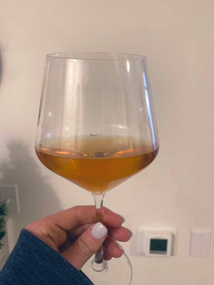 KayleeJacks's tweet photo. @blackboxwines I think your Chardonnay crew might be trying too much of the product on the job. Looks like whiskey, somehow taste worse https://t.co/4yWUipZ7PV