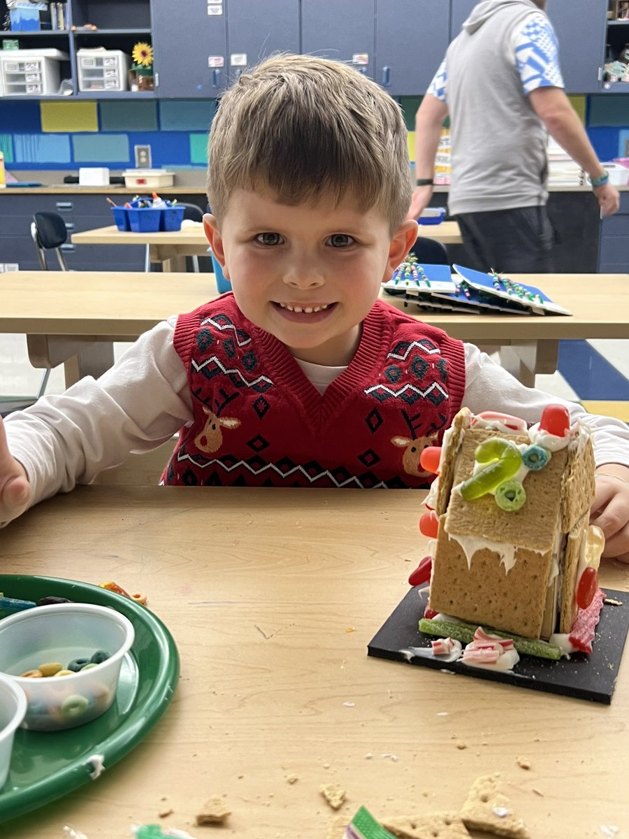 LOP students finished decorating their gingerbread houses with their Peer Buddies! We even had a special guest join in on the fun this week! #createlikeawarrior #aim2empower #bhwarriorpride