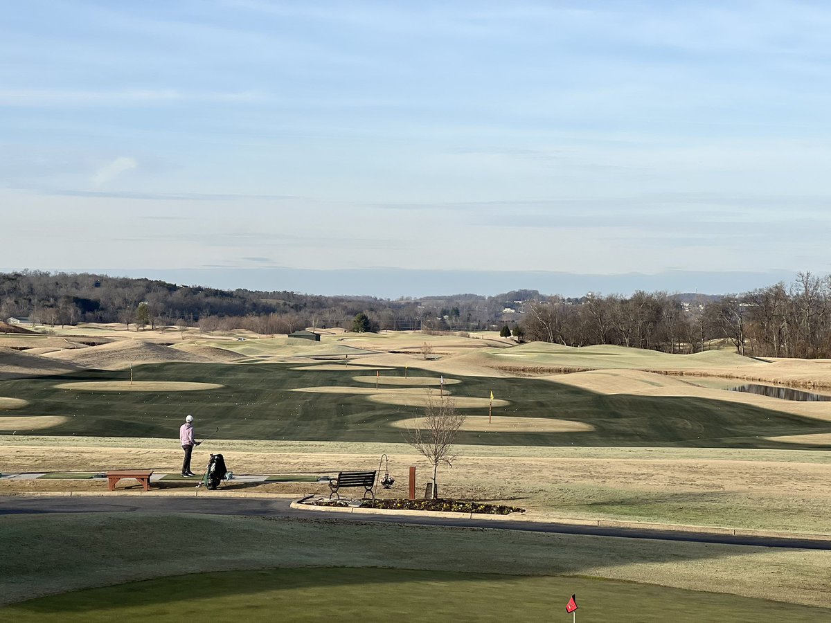 Wswick's tweet image. #LumenShadow is making it pop @SeviervilleGolf in East TN.  Frigid temps ahead so please have a safe and #MerryChristmas. #colorpack @SimplotTurf