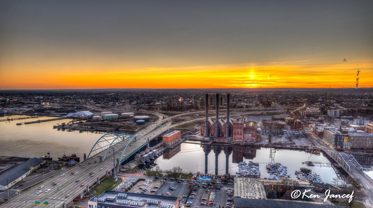 @chelseapriestwx @KellyBatesRI A glowing sunset over Providence tonight... #sunset #sunsetphotography #aerialphotography #dji #mavic #mavicair2s #hdrphotography #HDR #rhodeisland #providence #401sunsets #sunsets #winter #wintersunset