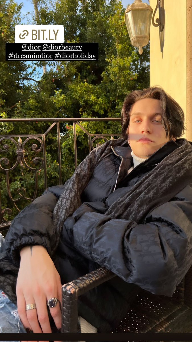 huddyrepublic's tweet photo. most handsome dior boy / @xhuddy 👑⭐🖤👏 #Dior #diorboy #DiorBeauty
📸 : via @/huddy İnstagram Stories
#Huddy #ChaseHudson https://t.co/uJFK9tKSPM