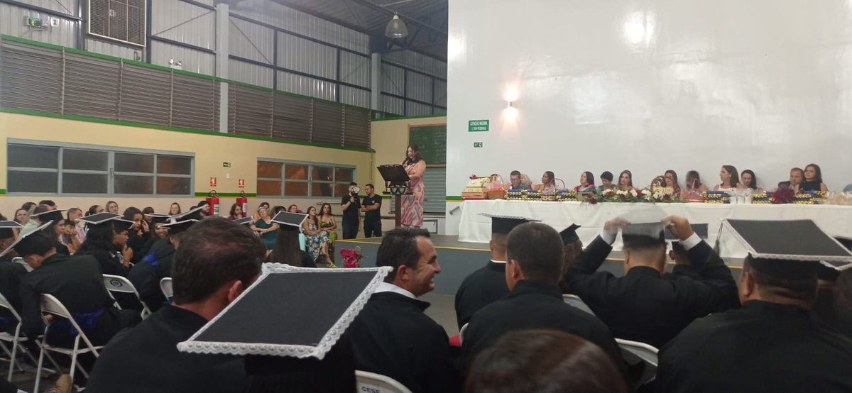 Formatura conclusão do ensino médio, em fim como já disse Julio Cesar em 47 a.c em latim "Vini Vidi Vice" "Vim Vi e Venci", mais uma etapa concluída cm sucesso!