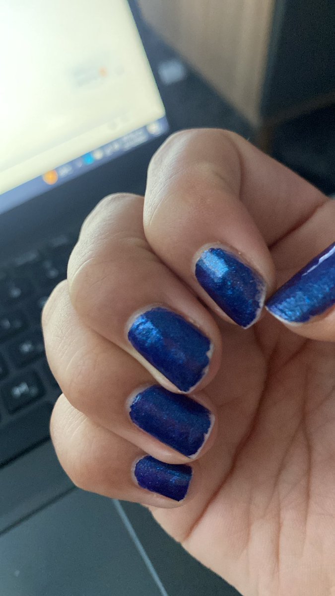 Stefanieluna's tweet photo. El colmo de tener un salón de uñas, ver a todas las clientas con diseños increíbles y tus uñas estén bien feas @LowDanel @nat_vL muéstrenme las suyas https://t.co/07wVvmnppB