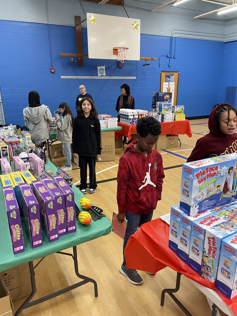 Our Linder Winter Wonderland was a special time for our Eagles! 🎁 📚 A lot of heart work goes into this day and the smiles are always the best! A big thank you to our volunteers and donors! <a href="/ToysForTots_USA/">Toys for Tots</a> <a href="/AustinISD/">Austin ISD</a> <a href="/AISDElementary/">@AISDElementaryProud</a> <a href="/BigRedAISD/">BIG RED AISD</a>