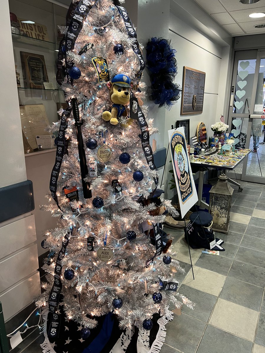 The Community Vocational, Functional and Goal programs baked and delivered cookies to <a href="/BristolCTPolice/">Bristol CT Police</a> today. #lifeskills #thankyou <a href="/MrsHaRv33/">mrsharvey</a>