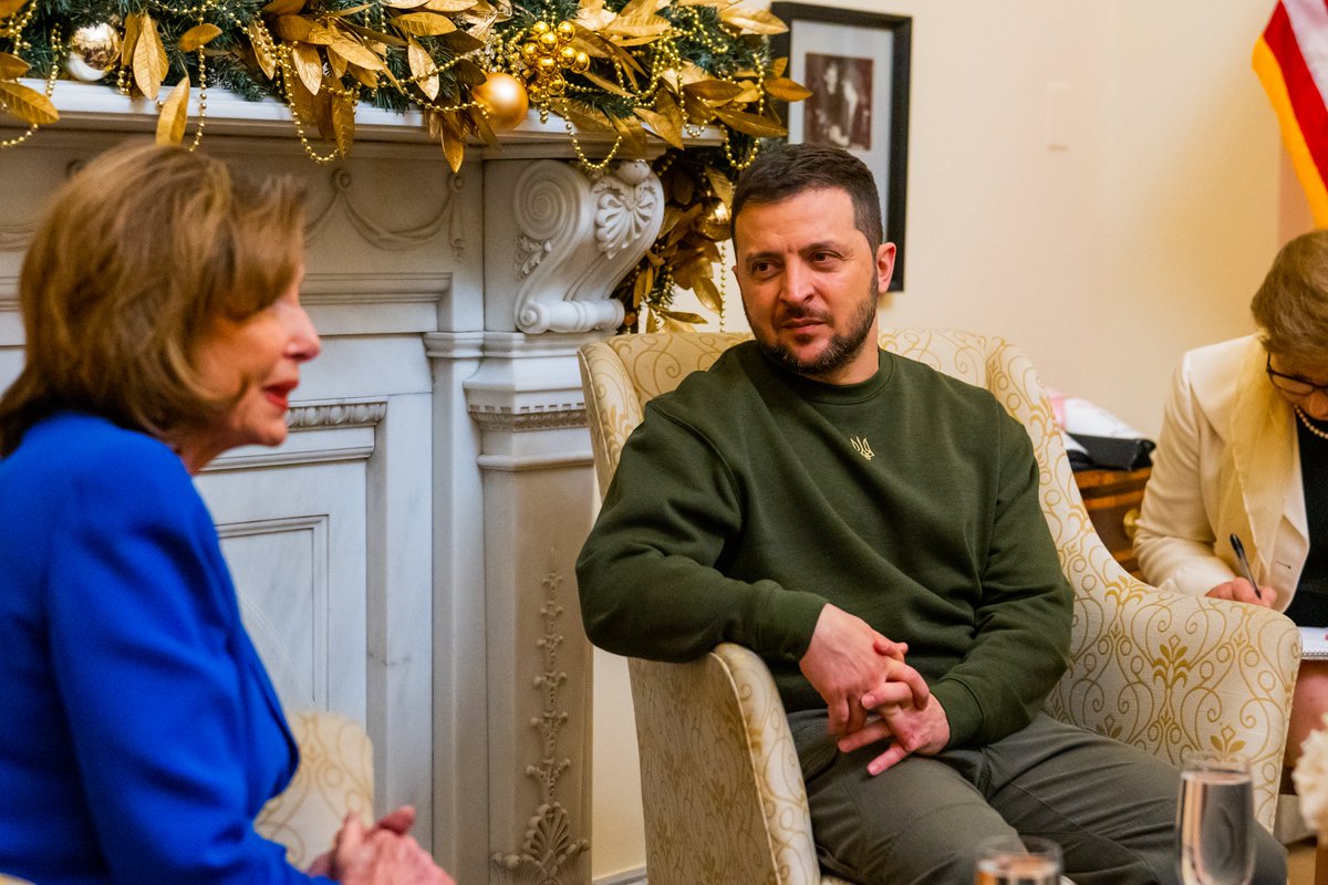 SpeakerPelosi's tweet photo. It is my distinct privilege to welcome President @ZelenskyyUa to the United States Capitol and reaffirm America’s commitment: we will stand with Ukraine in the fight for freedom until the war is won. https://t.co/nQYARAk8iD