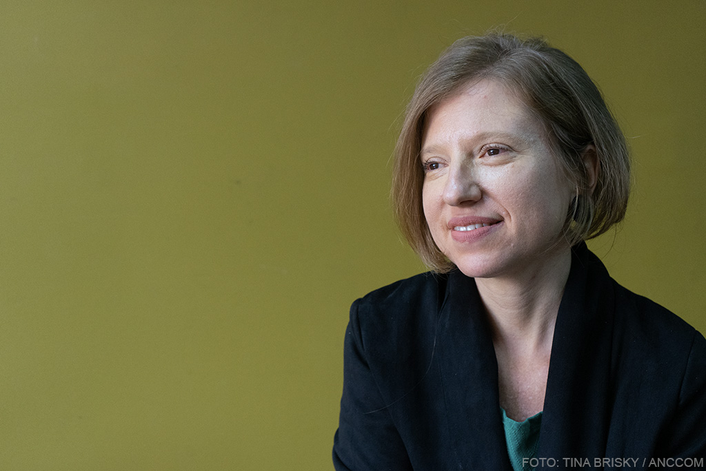 AnccomNoticias's tweet image. Migrantes, comunicación y derechos

📻 La investigadora @WandaFraiman publicó su libro sobre la circulación informativa en el caso de las comunidades bolivianas, paraguayas y peruanas de la Ciudad de Buenos Aires.

🖋 Angie Tovar
📸 Tina Brisky

👉 Nota: bit.ly/3FSnLEm