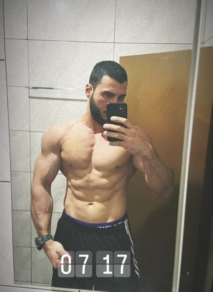 sadbutsafada's tweet photo. Melhores do dia #heterosbrasil #instagram #instagood #MachoAlfa #Messi #Zelensky #gaysurabaya https://t.co/kK27ShHlqg