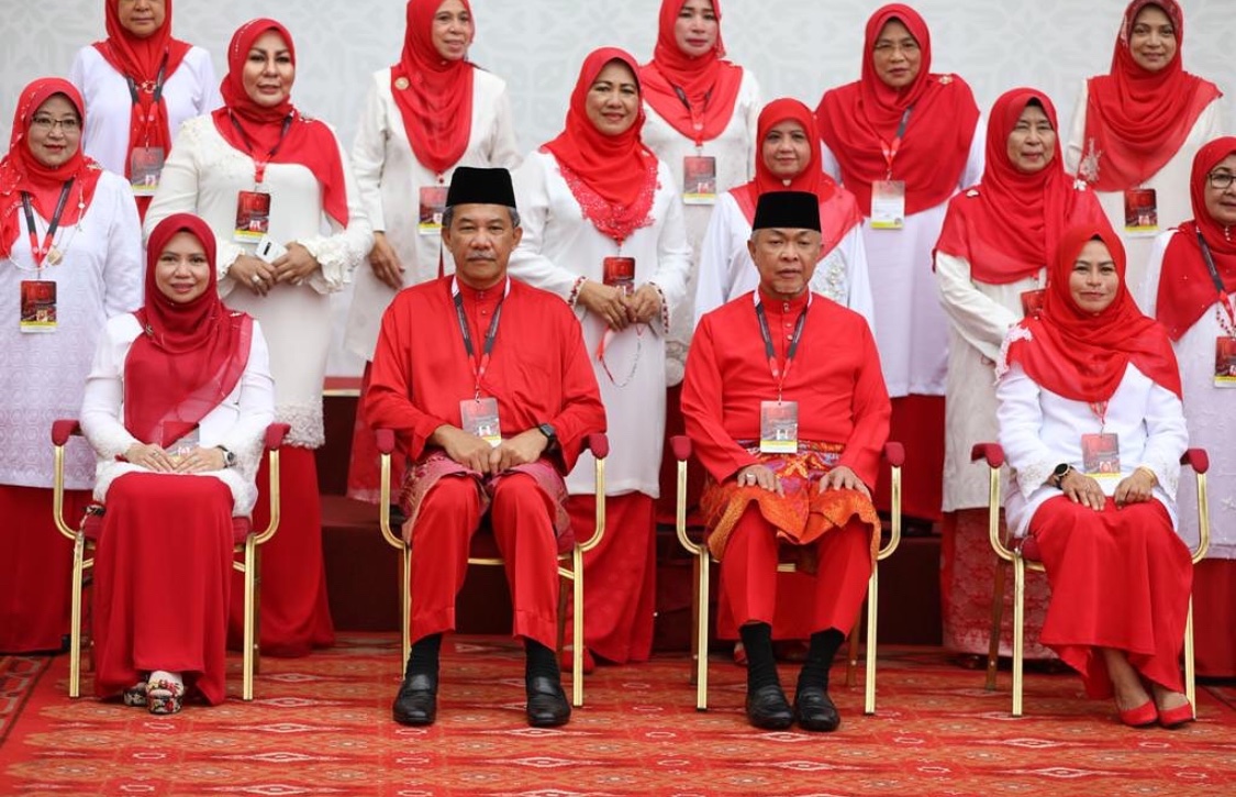 Kekadang berasakan keseorgan, rupanya tdk. Kekadang berasakan lemah, rupanya tdk.
Kekadang berasakan kurang keberadaan, rupanya tdk.
Kekadang berasakan tidak dihargai, rupanya tdk. Jagalah parti keramat ini krn ia umpama rumah kaca yg perlu dilindungi, dirahmati, diperkukuhkan.