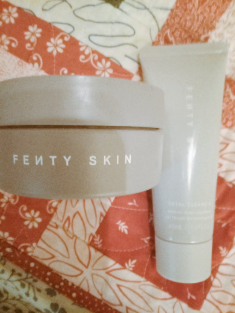 HeatherHill66's tweet photo. Im loving this #Fenty https://t.co/Ejjw1041av