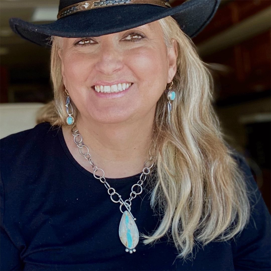 At Folkmoot Studios local artists create gorgeous artwork like the jewelry by Wendy Kay Designs. Come by to meet Wendy and other local artists! 

#folkmootusa #folkmoot #folkmootstudios #localart #jewelryartisan #localbusinessowners #communitysupport #wncmountains #haywoodcounty