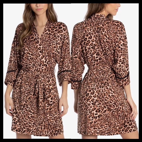 Sunnyflorida78's tweet photo. So good I had to share! Check out all the items I'm loving on @Poshmarkapp from @Fashion4u2love #poshmark #fashion #style #shopmycloset #jcrew #lineadonatella #propet: https://t.co/Uqhbj81h8t https://t.co/Lkm9CI5JPy