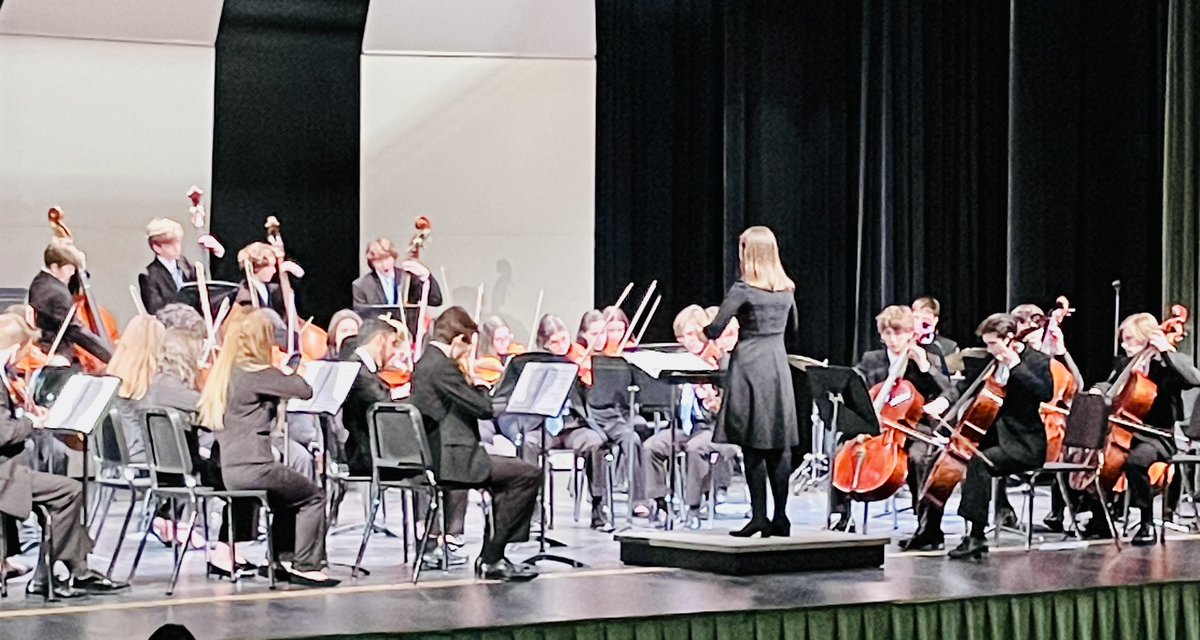 eithne_stover's tweet photo. High School orchestra sounding beautiful and looking dapper tonight! (Hmmm… what would the holidays be like without music?) #MedfieldPS https://t.co/q5yVU1scBN