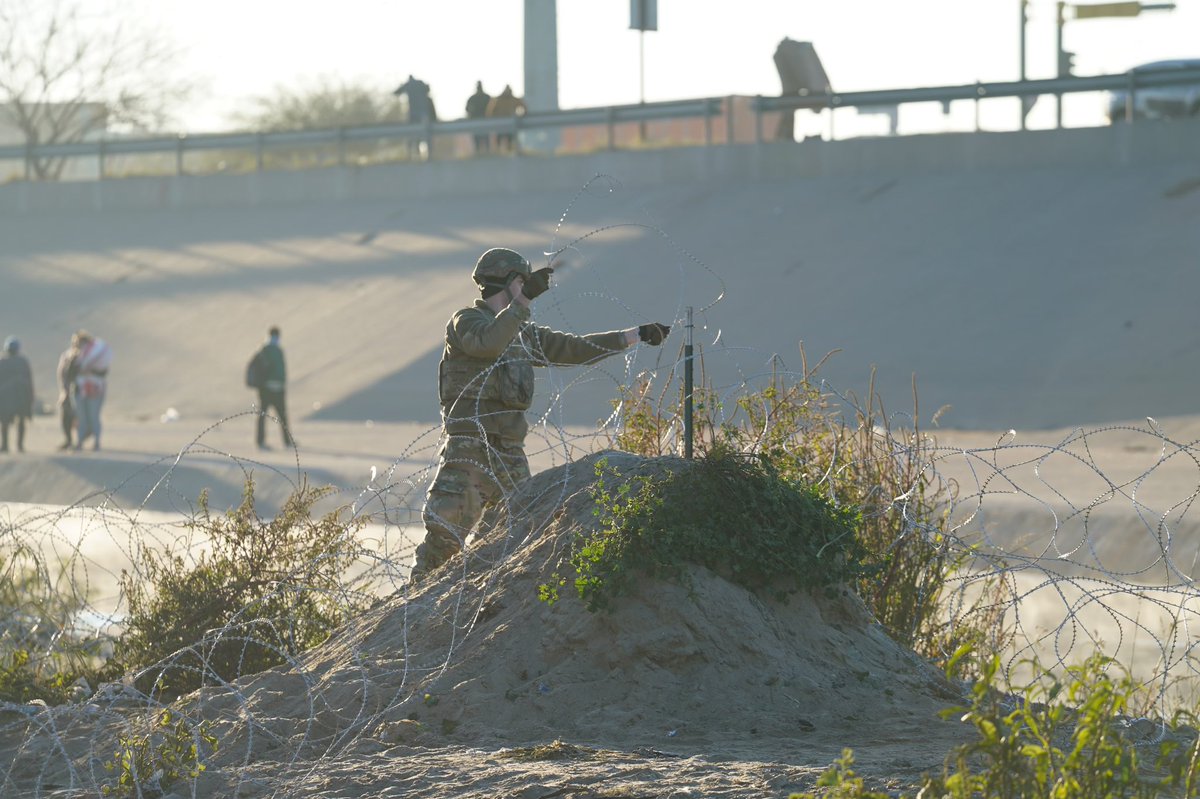GregAbbott_TX's tweet image. Texas National Guard are working around the clock to secure our border. 

Many are away from family &amp;amp; loved ones this Christmas. 

Thank you for your selfless service &amp;amp; for protecting your fellow Texans.
