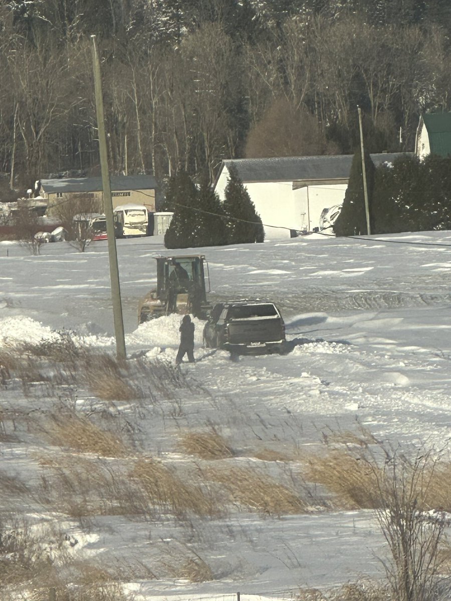 ShanHowls's tweet photo. @EAMOperations Johnson rd needs help. Local fire fighters cannot get out and fuel trucks are stuck. SOS #priorities https://t.co/C6U1m1rD7R