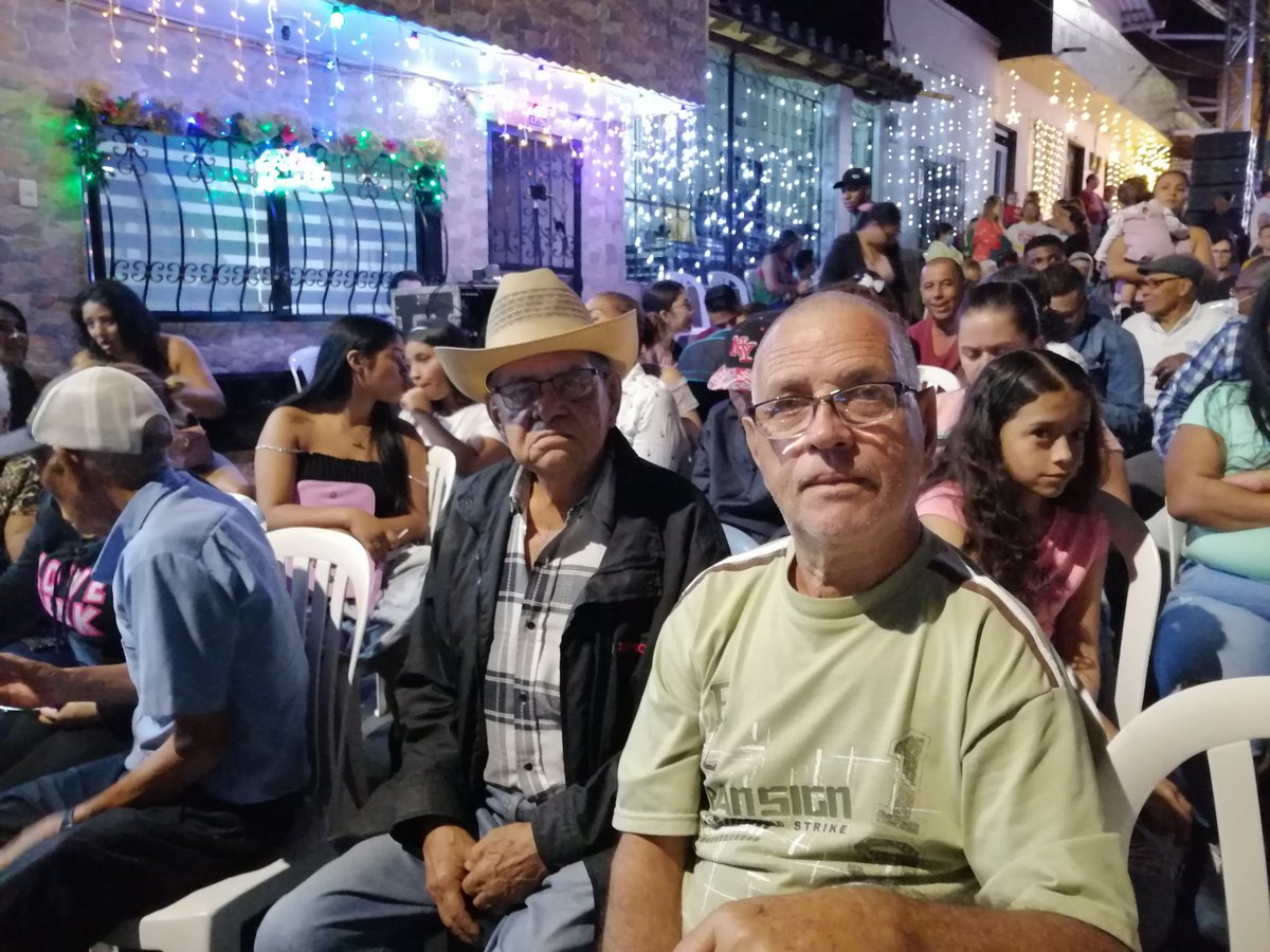 AlcaldiadeBello's tweet photo. 🧡 Con una amplia participación terminamos las 👵🏼👨🦲🙋♂️🙎♀️ jornadas de rendición de cuentas en nuestra ciudad.
👏 Gracias por ayudarnos a construir el Bello que Queremos.
#BelloSeTransforma https://t.co/rMktiThVTM