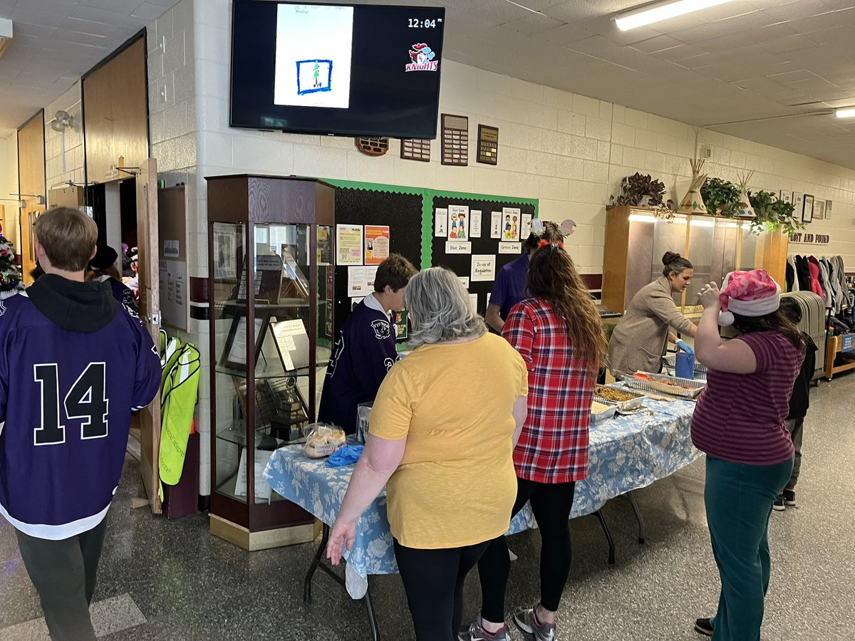 MasseyHockey's tweet photo. We had such a great day today helping set up and serve the students and staff @NewEra_BSD for their Christmas lunch. Sure beats sitting in math class! Merry Christmas everyone. https://t.co/fAgdCfMpJO