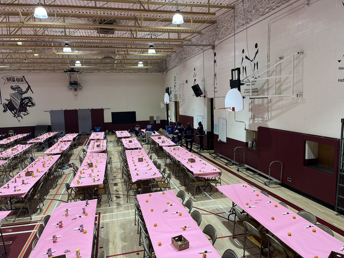 MasseyHockey's tweet photo. We had such a great day today helping set up and serve the students and staff @NewEra_BSD for their Christmas lunch. Sure beats sitting in math class! Merry Christmas everyone. https://t.co/fAgdCfMpJO