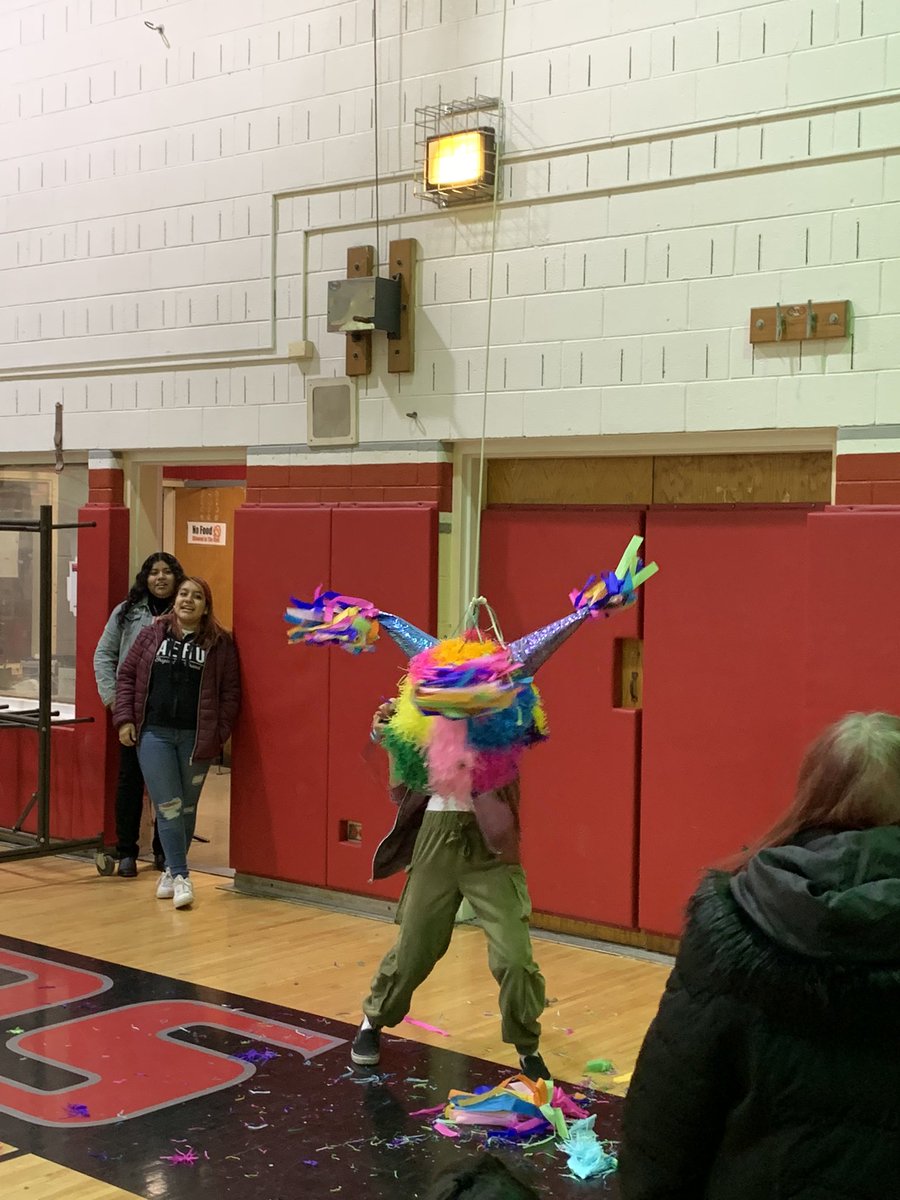 IB_Hubbard's tweet photo. Food, fun, and festivities at the annual Posada at Hubbard! @HHSGreyhounds https://t.co/x2PzzCUDPO
