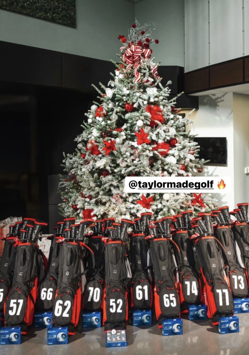 Jeff Darlington (@jeffdarlington) on Twitter photo Pretty solid move by <a href="/PatrickMahomes/">Patrick Mahomes II</a>, gifting all of his guys new sets of sticks! ๐๐ Pretty solid move by <a href="/PatrickMahomes/">Patrick Mahomes II</a>, gifting all of his guys new sets of sticks! ๐๐