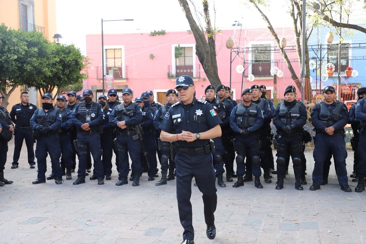 SSC_TLX's tweet photo. #SSC || 🚓 Sin bajar la guarda en el resto del estado, la @SSC_TLX implementa los dispositivos de seguridad correspondientes a los eventos de la #Maxiposada que se lleva a cabo en el 📍zócalo de la capital tlaxcalteca así como en la #VillaNavideña (1/2) https://t.co/tQfSIxkFCS