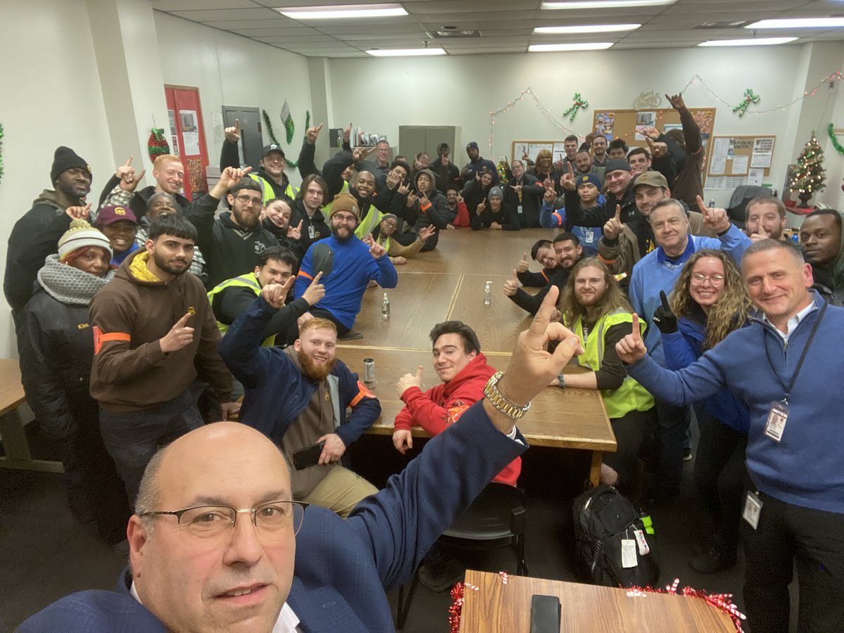 Kicking off the East Zone ready team here in the Philadelphia Air Hub just before they pull off some heroic acts to deliver on our promise to our customers! #proudupsers