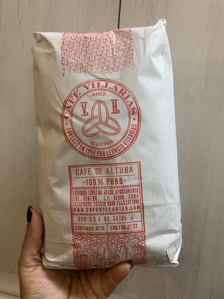 nenamounstro's tweet photo. Ayer leí un hilo del mejor café de la cdmx y el 90% dijeron que en Villarias; hoy fui hasta el centro nomas a comprarlo. Si me sale feo, hijole… https://t.co/AQ0klDyse0